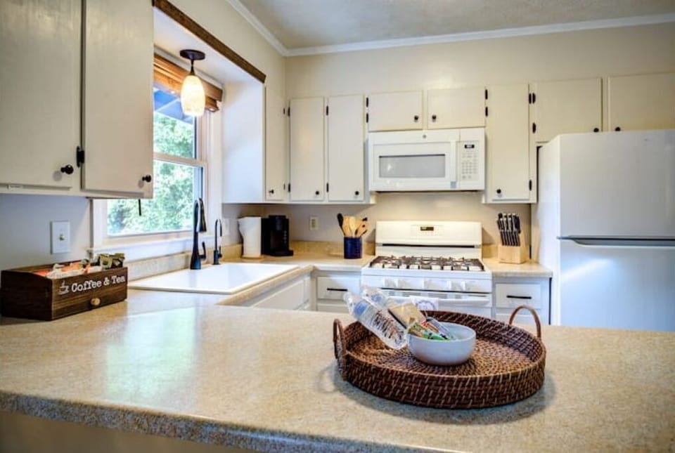 The Blue Ridge Cottage, kitchen