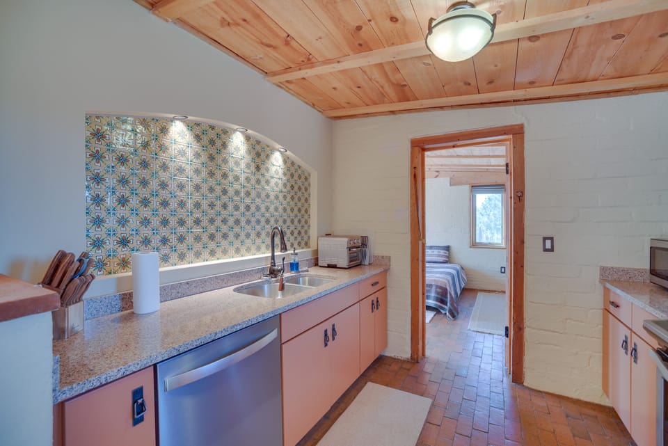 Kitchen | Cooking Basics | Coffee Maker | Paper Towels/Trash Bags Provided
