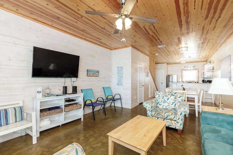 House, Multiple Beds, Patio (Tropic Like It's Hot) | Living area | 42-inch flat-screen TV with digital channels