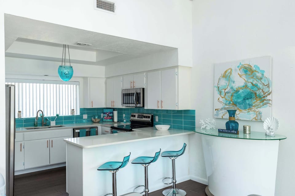 House, Multiple Beds, Pool Access, Pool View (Aqua Surf) | Private kitchen | Fridge, microwave, oven, stovetop