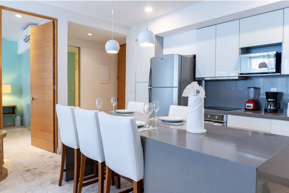 Deluxe Apartment | Microwave