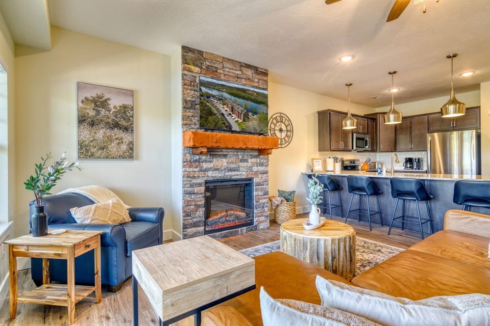 Open concept living space with Smart TV, Fireplace and extra cozy blankets