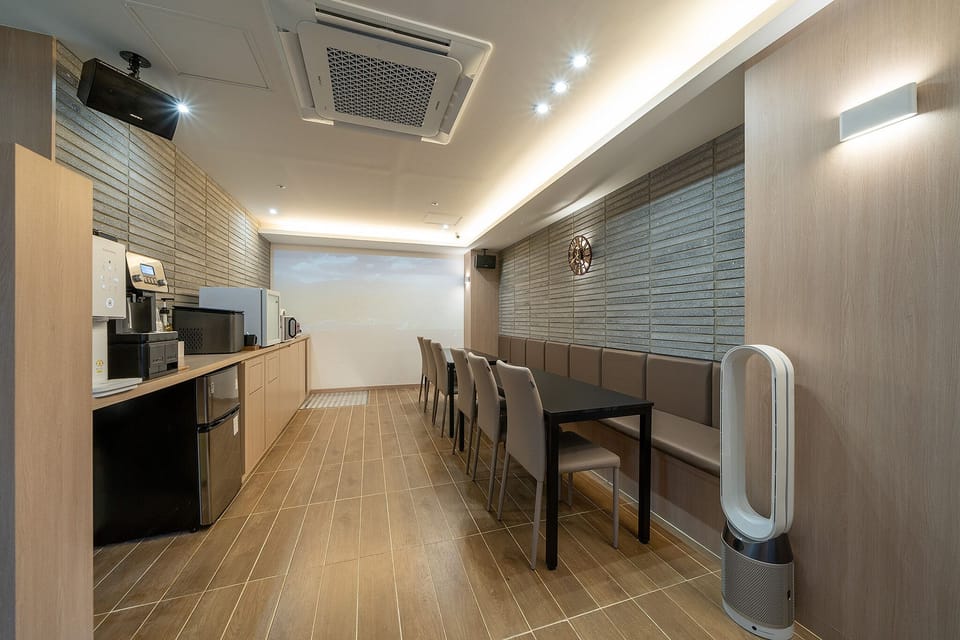 Free daily self-serve breakfast