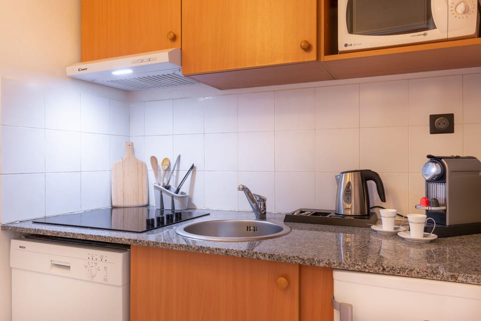 Fridge, microwave, electric kettle, cookware/dishes/utensils