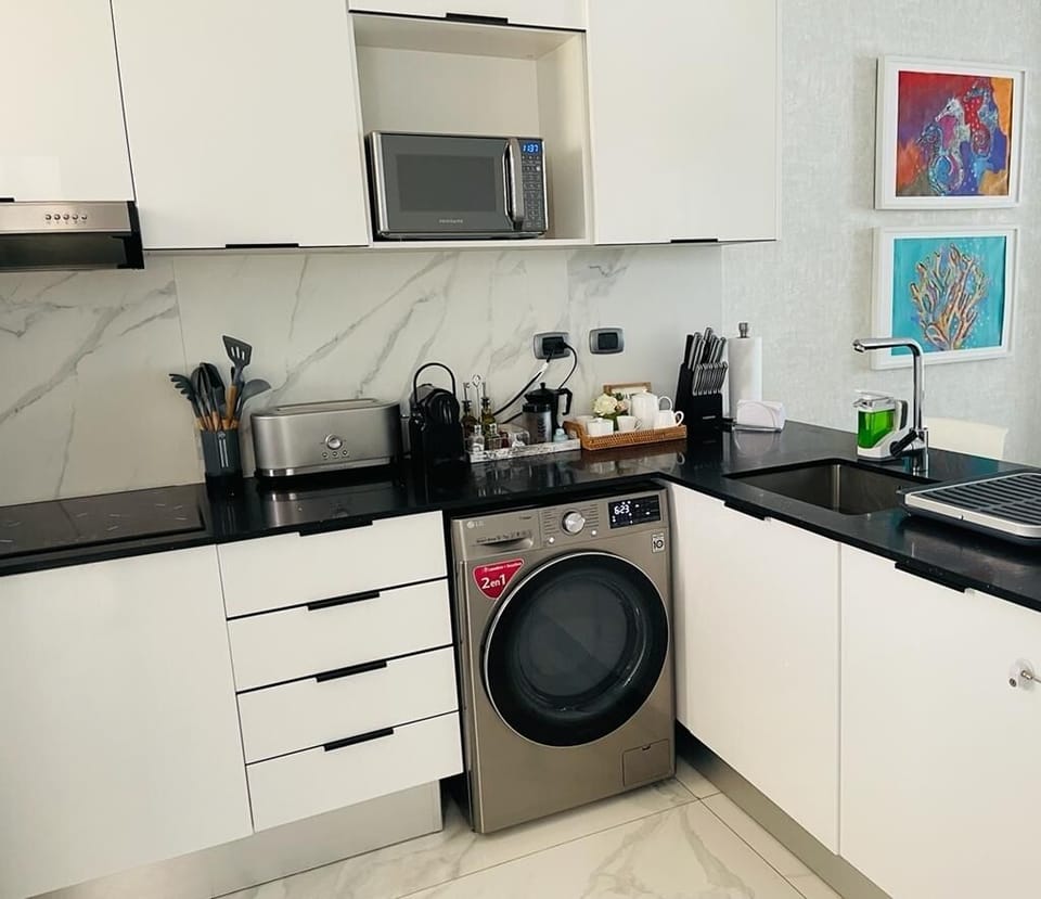 Full kitchen