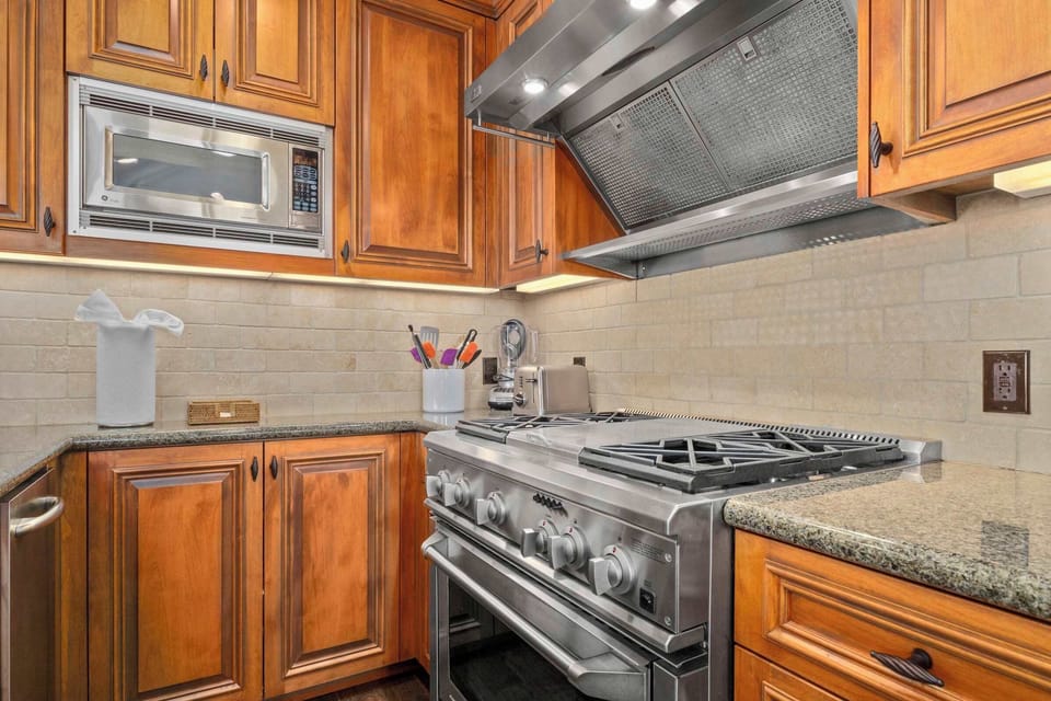 Kitchen with Grill Stove 