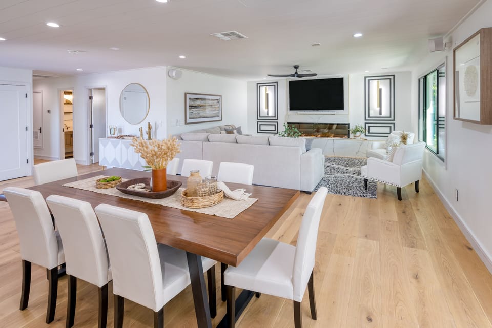 Open layout makes it easy for your group to relax and connect.