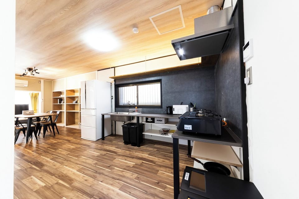Comfort House | Private kitchen | Full-size fridge, microwave, stovetop, cookware/dishes/utensils
