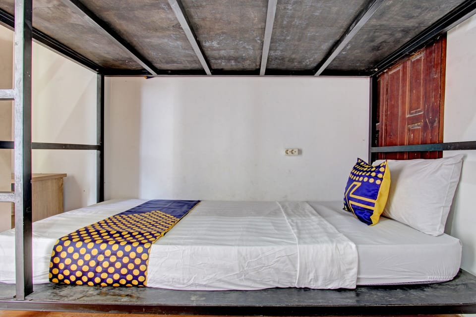 Basic Single Room | Bed sheets