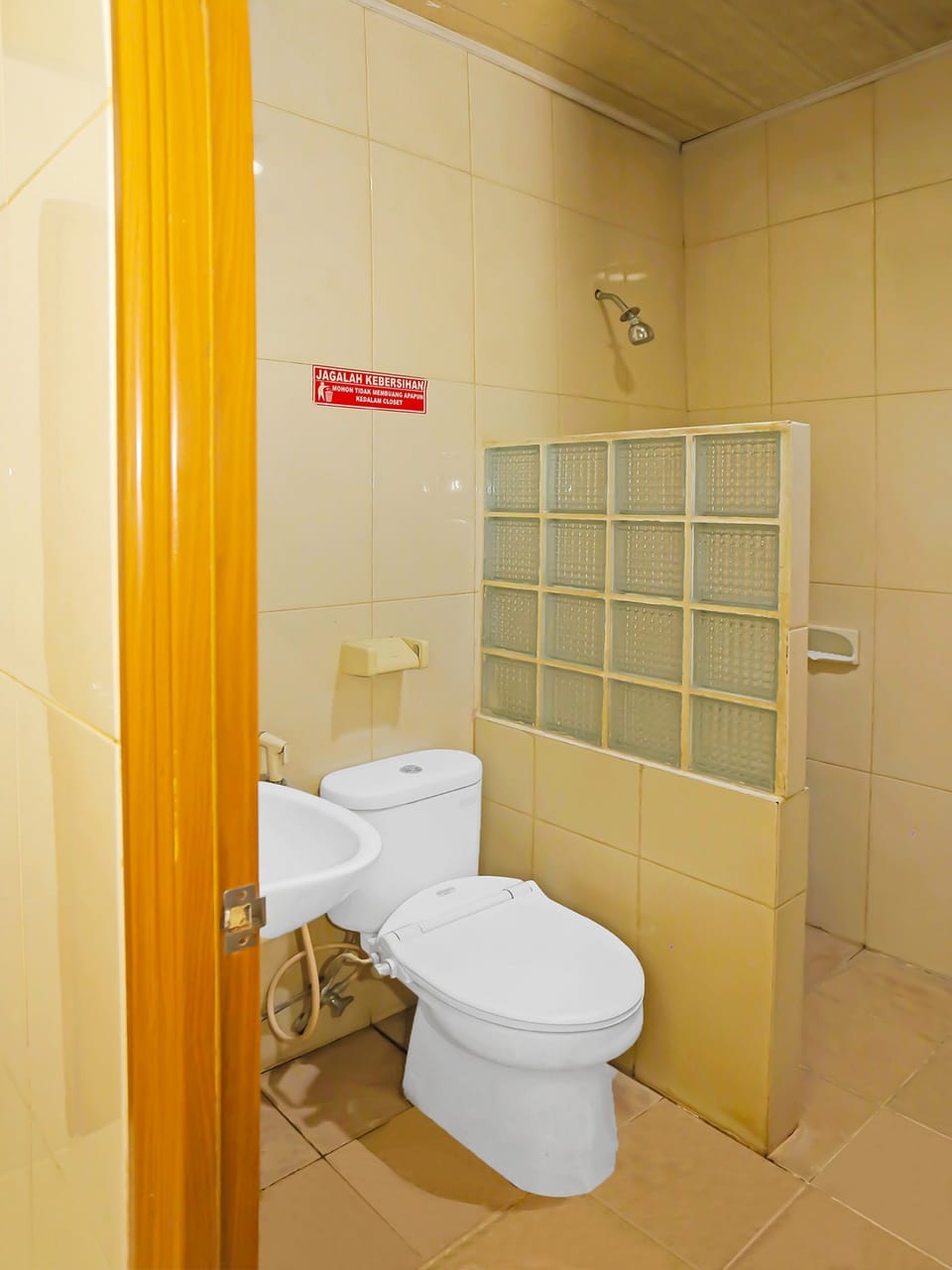 Deluxe Double Room | Bathroom | Shower, towels, toilet paper