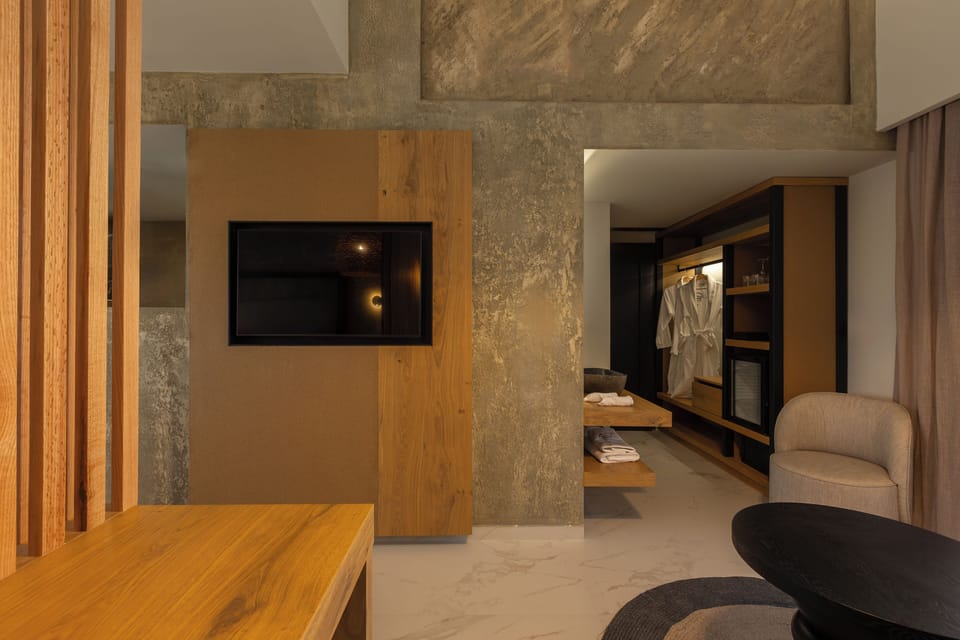 Premium Junior Suite with Indoor Jetted Tub | Egyptian cotton sheets, premium bedding, memory foam beds, minibar