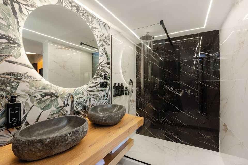 Premium Junior Suite Split Level | Bathroom | Shower, rainfall showerhead, designer toiletries, hair dryer