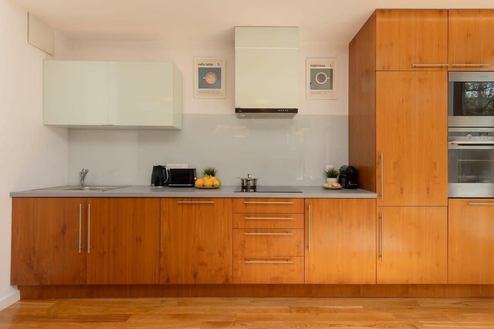 Fully equipped kitchenette. 