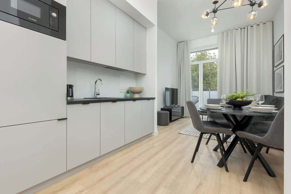 Kitchenette with plenty of kitchen utensils and dishes. 
