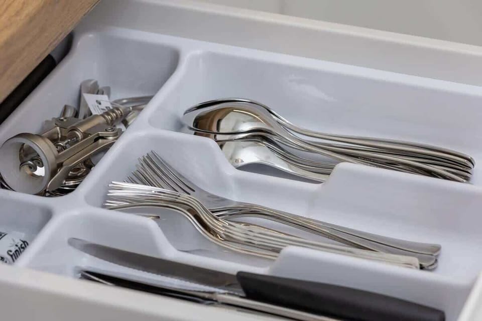 Fully equipped kitchenette. 