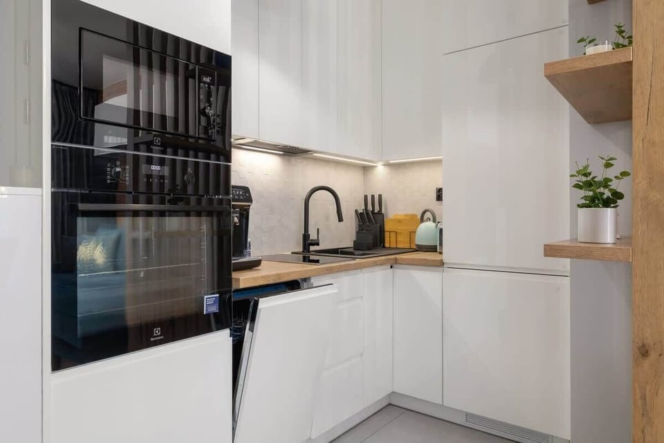 Modern, fully equipped kitchenette. 