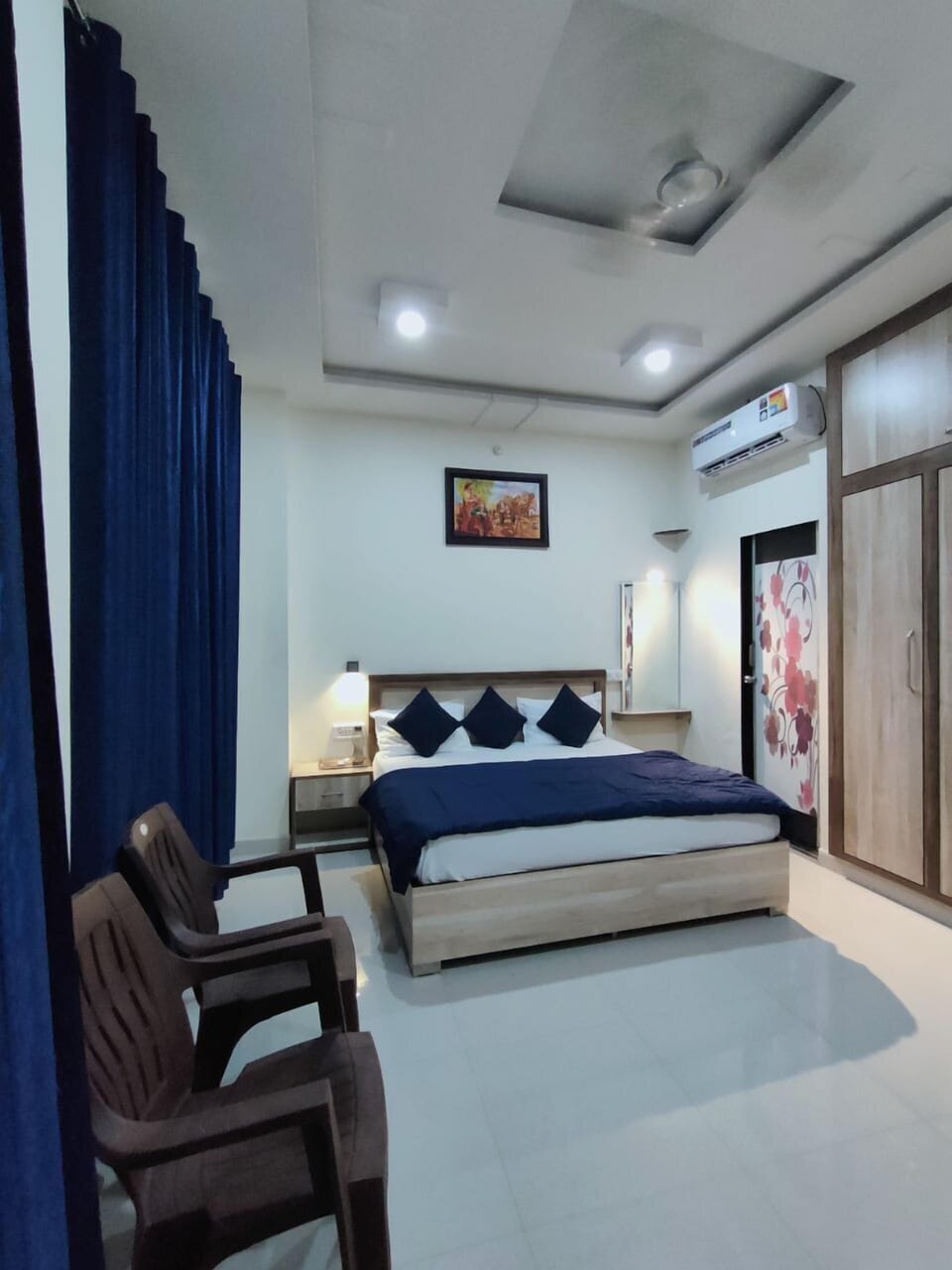 Deluxe Room | Memory foam beds, desk