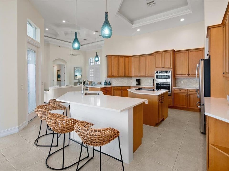Kitchen Breakfast Bar