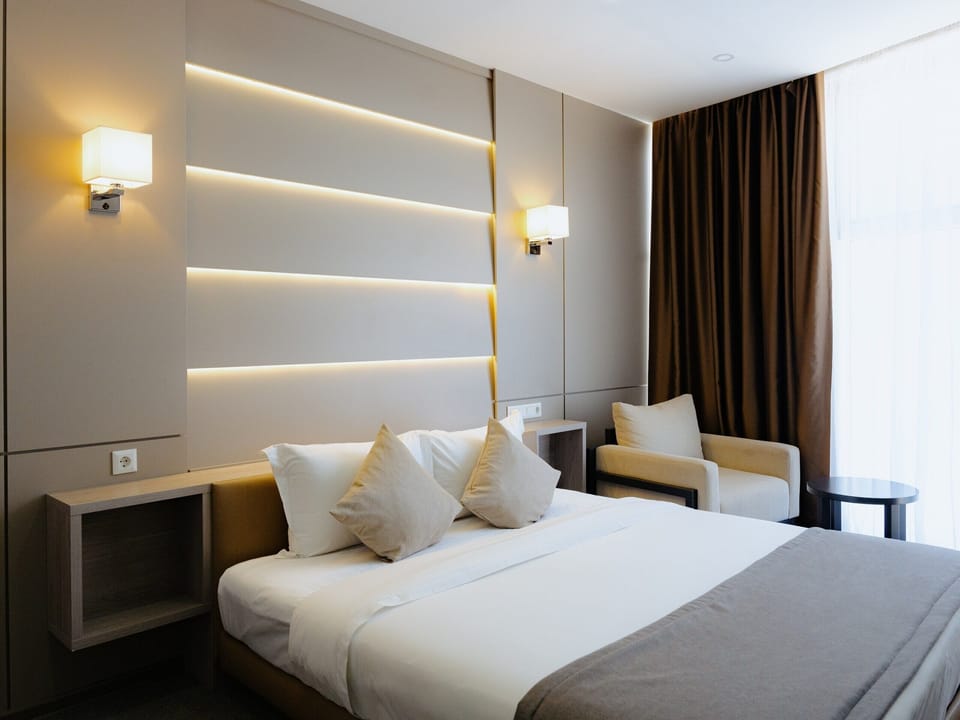 Standard Double Room | In-room safe, desk, blackout drapes, soundproofing