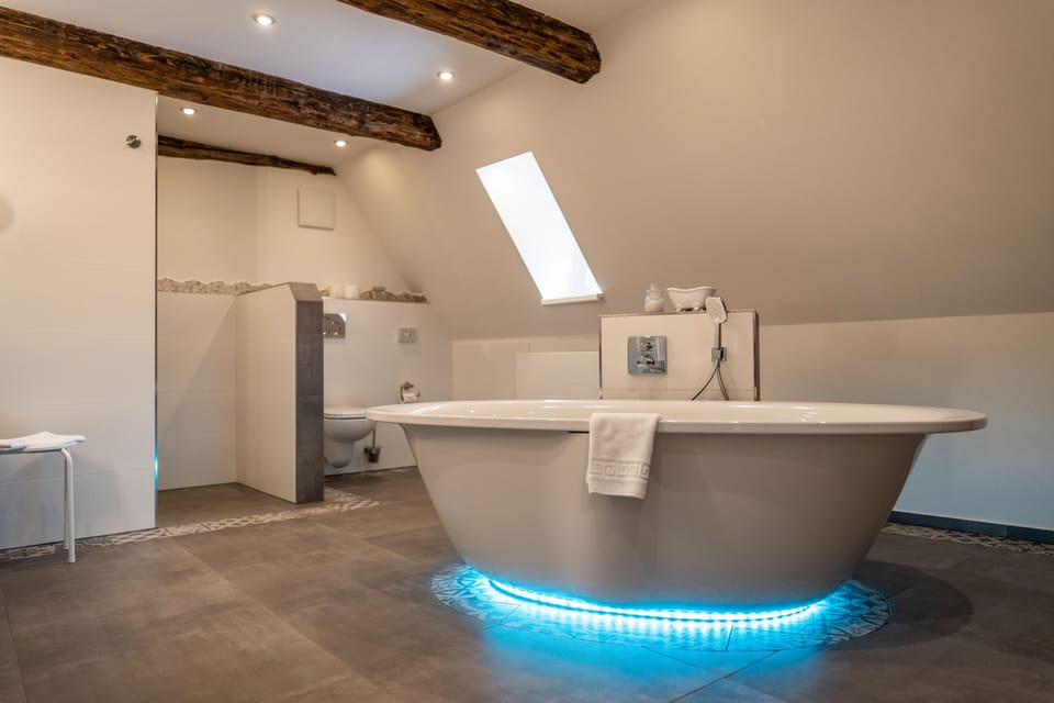 Junior Suite | In-room safe, individually decorated, individually furnished, desk