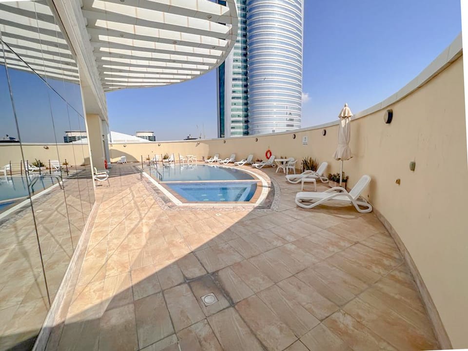 Outdoor pool, sun loungers, lifeguards on site