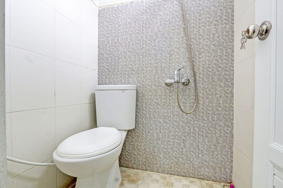 Economy Suite | Bathroom | Shower, soap