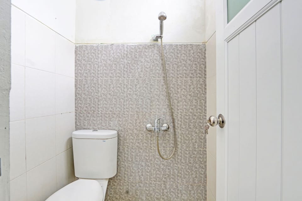 Standard Twin Room | Bathroom | Shower, soap