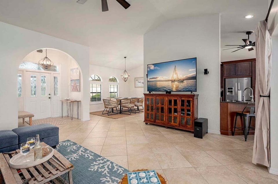 Sunset Pier has a Welcoming Design Which Offers Great Spaces for Everyone in Your Party