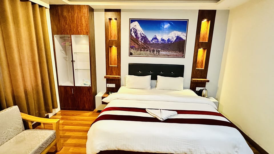 Premium bedding, pillowtop beds, minibar, desk
