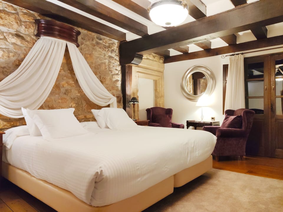 Superior Double Room, 1 Bedroom | Minibar, in-room safe, desk, iron/ironing board