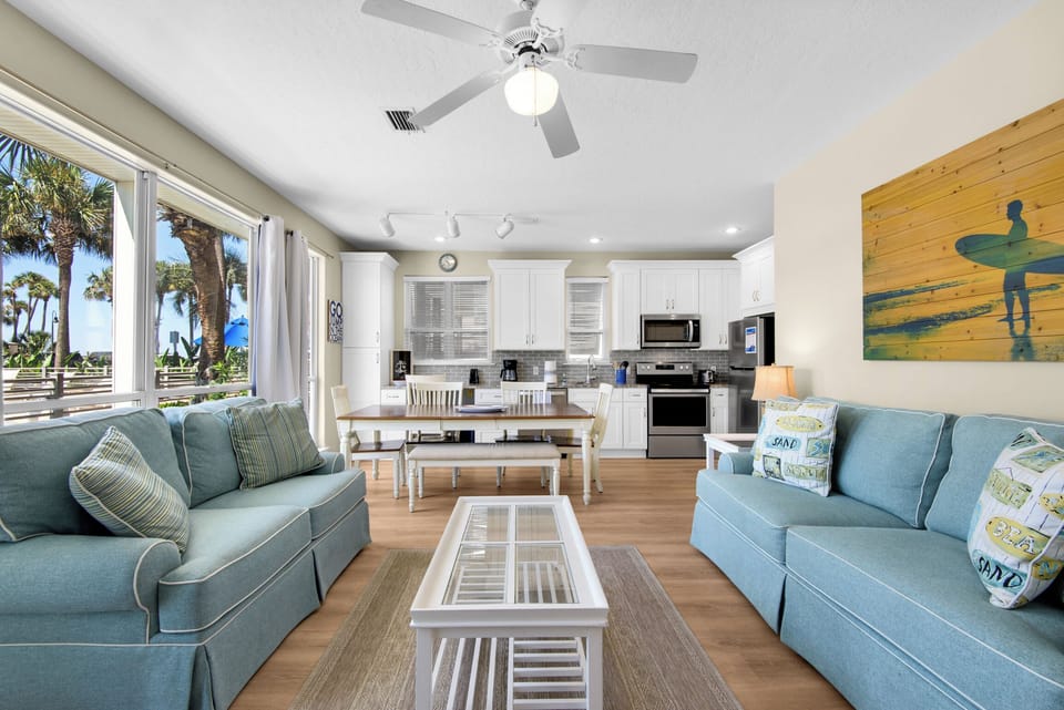 Living room to dining area