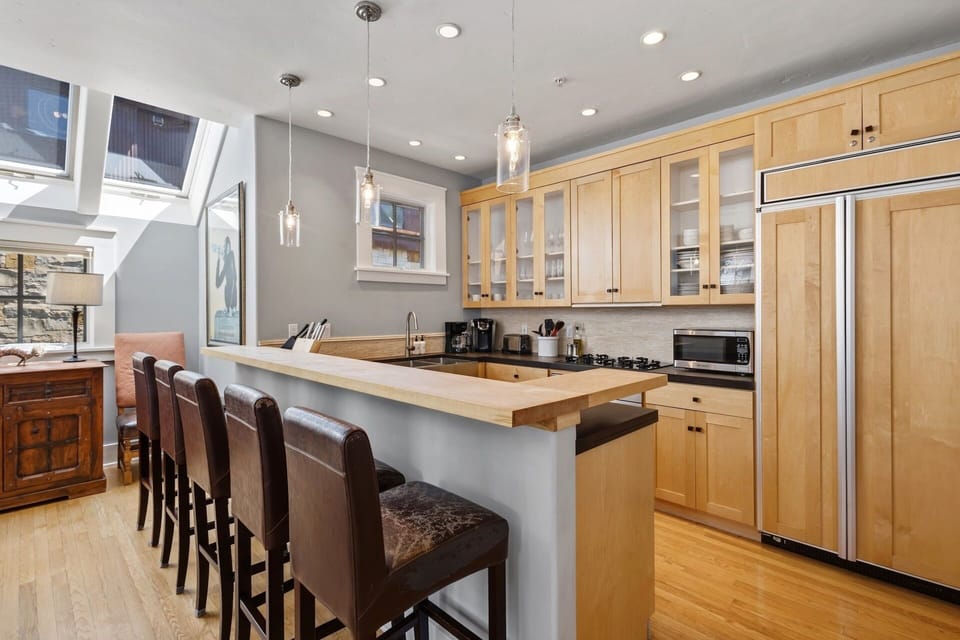 Condo, 3 Bedrooms | Private kitchen | Coffee/tea maker, fridge, oven, toaster