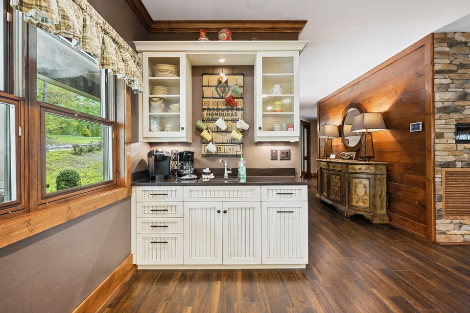 Wet bar 