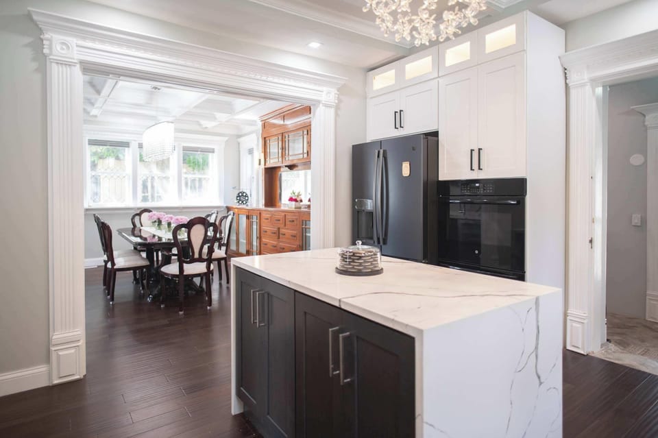 House, Multiple Beds, Patio, Garden View (The Main Event) | Private kitchen | Fridge, microwave, oven, stovetop