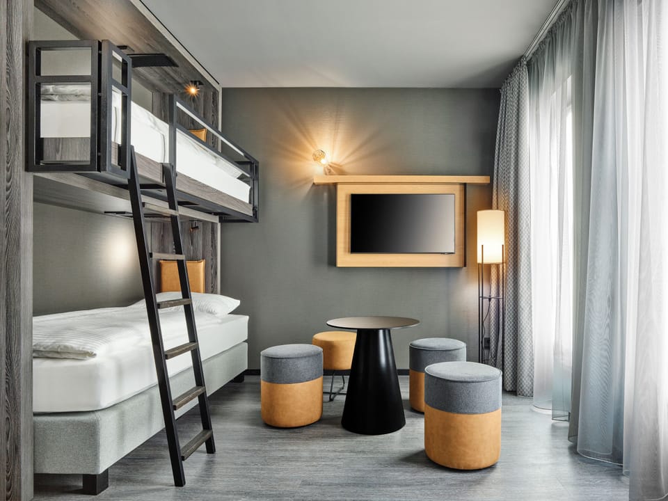 Quadruple Room | Hypo-allergenic bedding, soundproofing, free WiFi, bed sheets