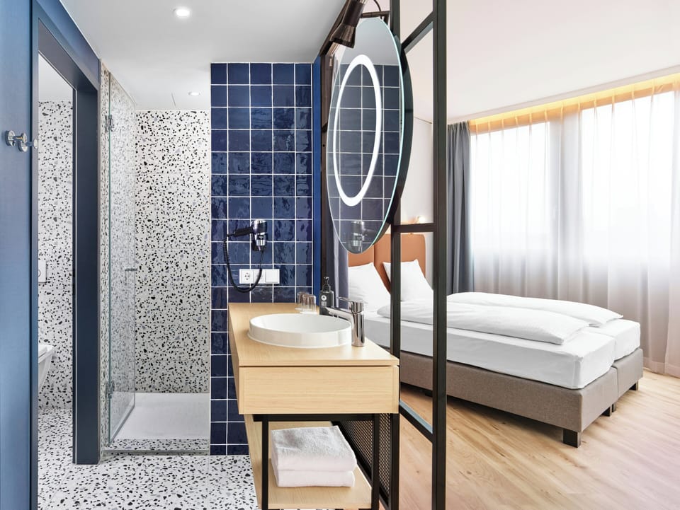 Deluxe Room, 1 Double Bed | Hypo-allergenic bedding available, WiFi (free), bed sheets