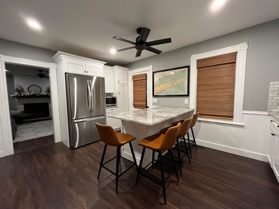 Eat-in kitchen
