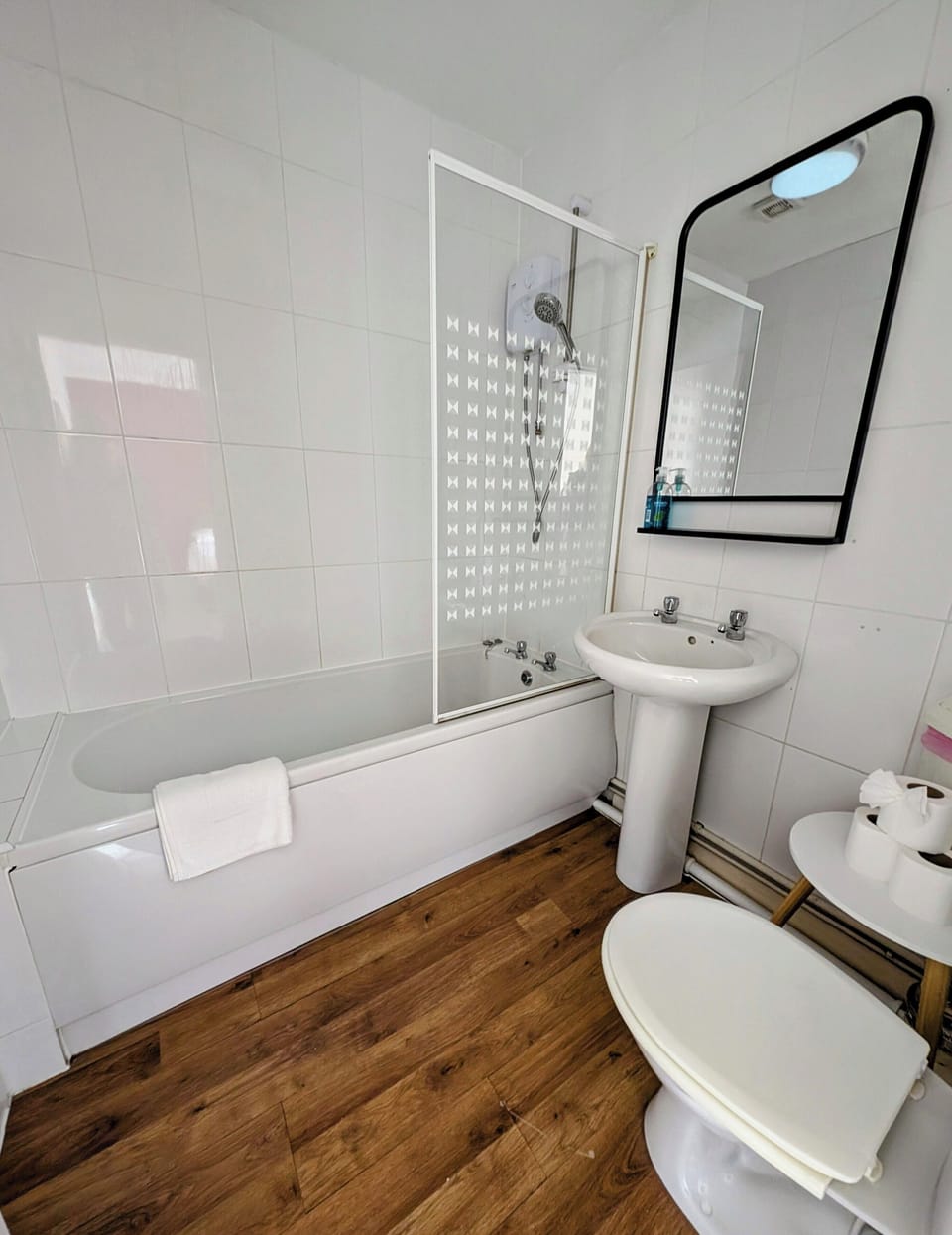 Standard Triple Room | Bathroom | Shower, towels, soap, toilet paper