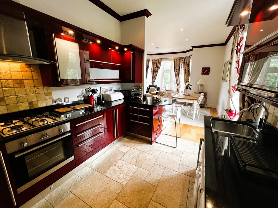Cook and dine in style in the modern kitchen at 6 Shanklin Manor, perfect for your Isle of Wight holiday stay.