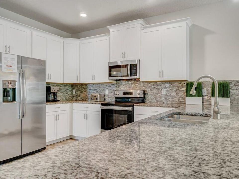 Full Modern Kitchen