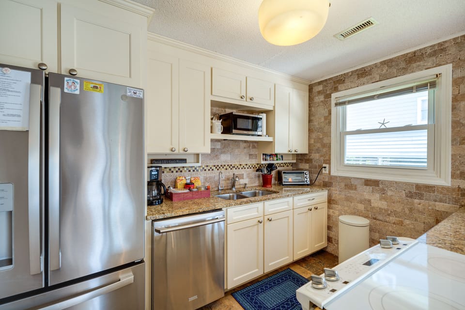 Kitchen | Blender | Drip Coffee Maker | Toaster Oven