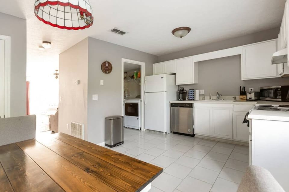 Fully stocked kitchen with basic cleaning and cooking supplies. Keurig coffee maker and coffee provided.