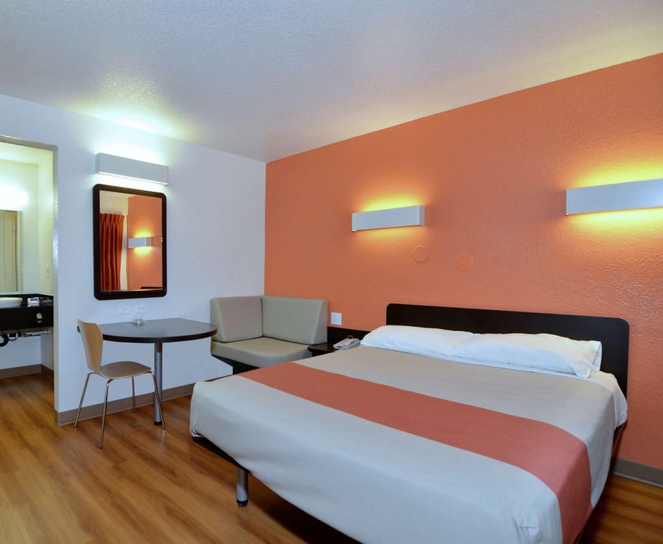 WiFi (free), bed sheets