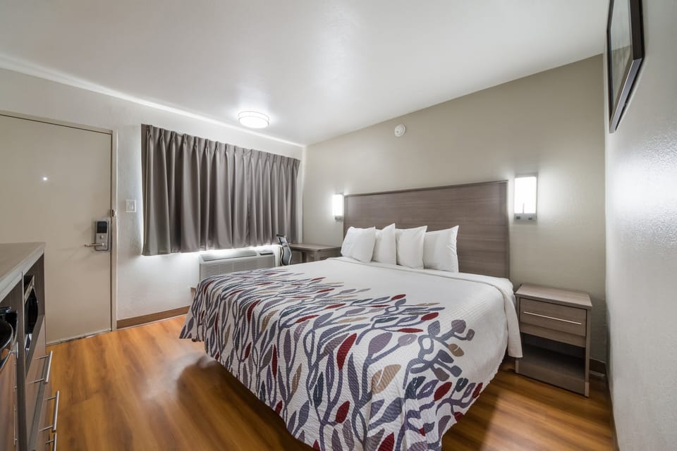 Desk, blackout drapes, free cribs/infant beds, free WiFi