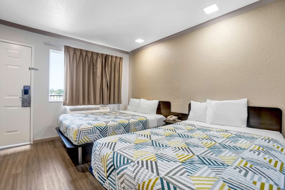 WiFi (free), bed sheets