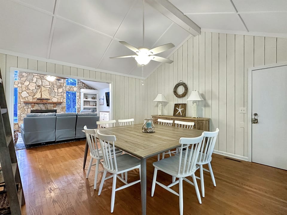 Dining Room, 3 Edgewater Alley, Wild Dunes, Isle of Palms, SC | IOP Escapes