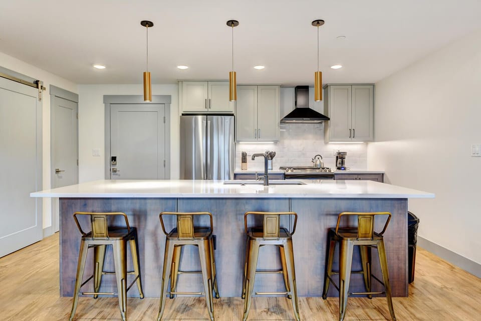 Kitchen Island with seating for 4