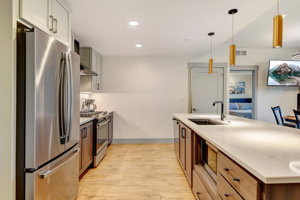 Stunning Fully Stocked Chefs Kitchen