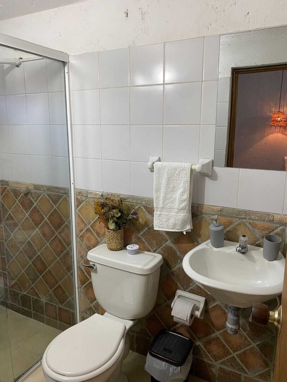 Comfort Double Room, 1 Double Bed, Private Bathroom | Bathroom | Shower, free toiletries, soap, toilet paper
