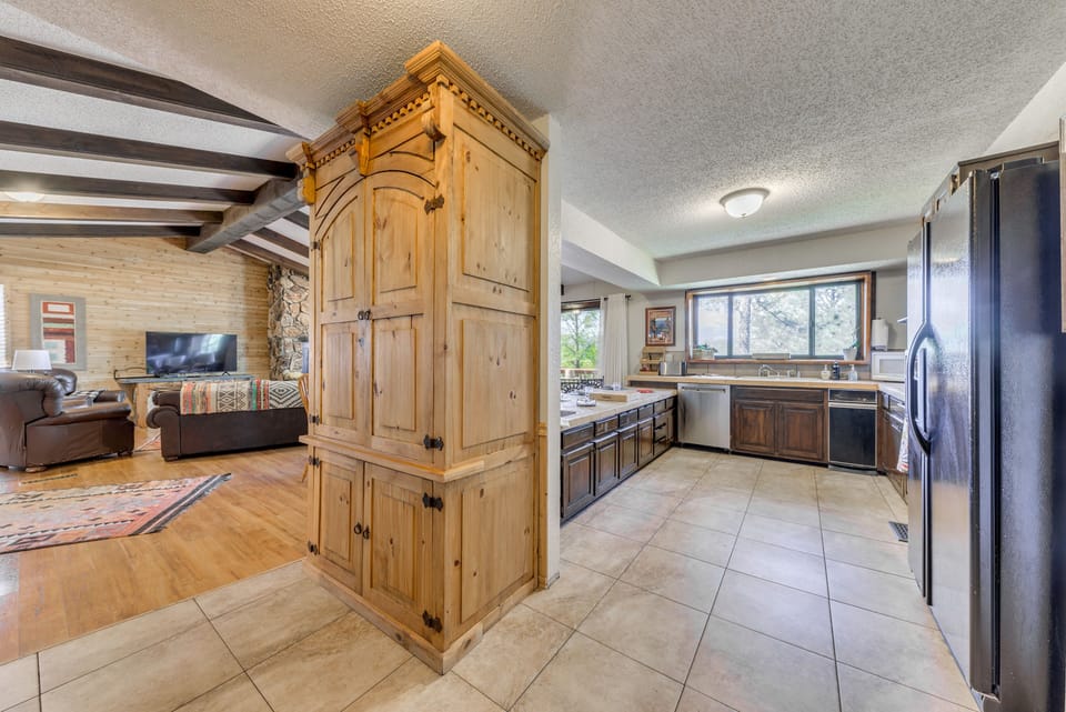 Kitchen | Equipped w/ Cooking Essentials
